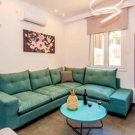 ארגוסטולי Avocado Villa Offering Peace And Relaxation מראה חיצוני תמונה