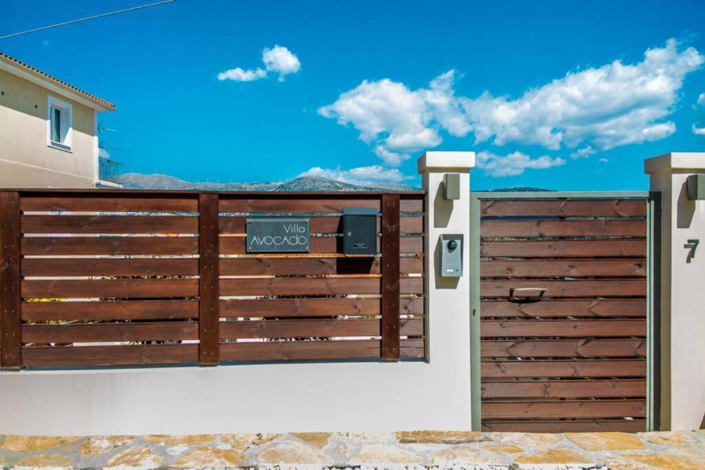 ארגוסטולי Avocado Villa Offering Peace And Relaxation מראה חיצוני תמונה