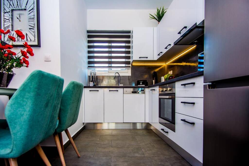 ארגוסטולי Avocado Villa Offering Peace And Relaxation מראה חיצוני תמונה