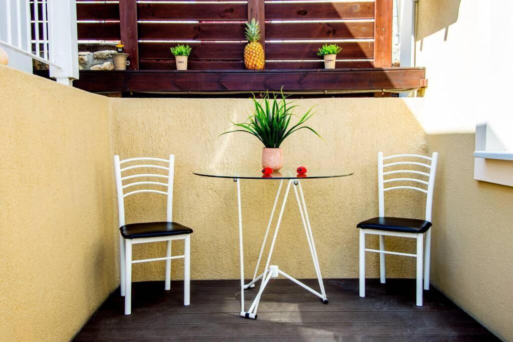 ארגוסטולי Avocado Villa Offering Peace And Relaxation מראה חיצוני תמונה