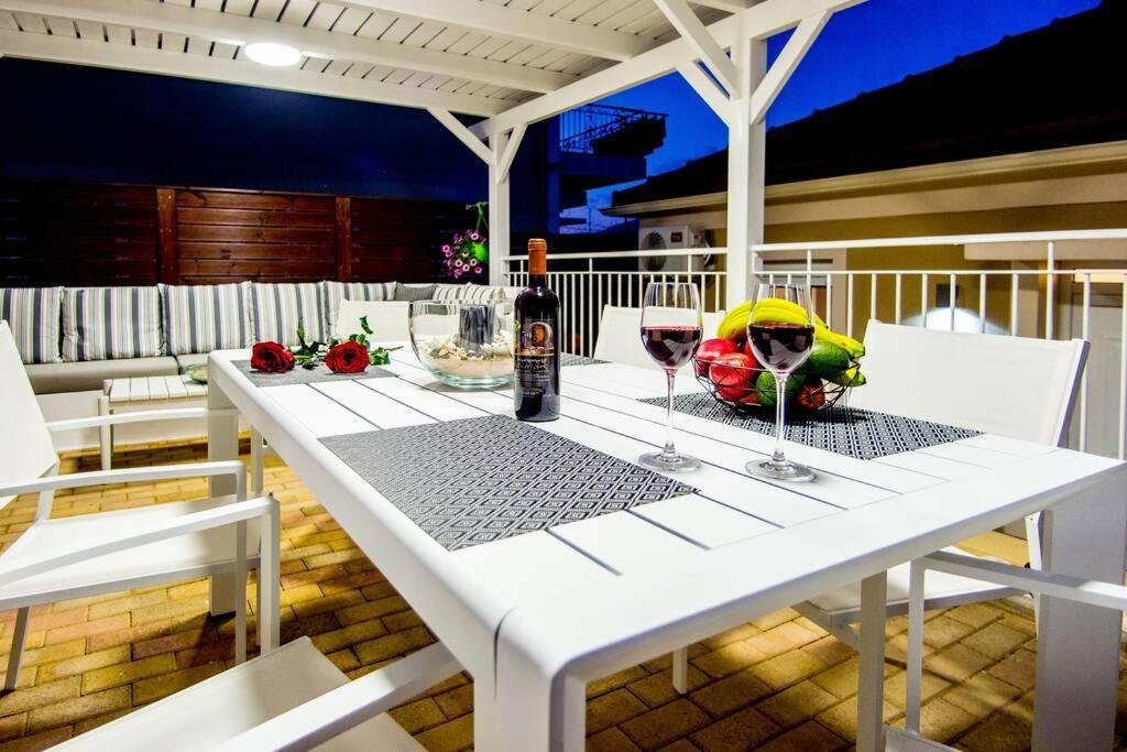 ארגוסטולי Avocado Villa Offering Peace And Relaxation מראה חיצוני תמונה