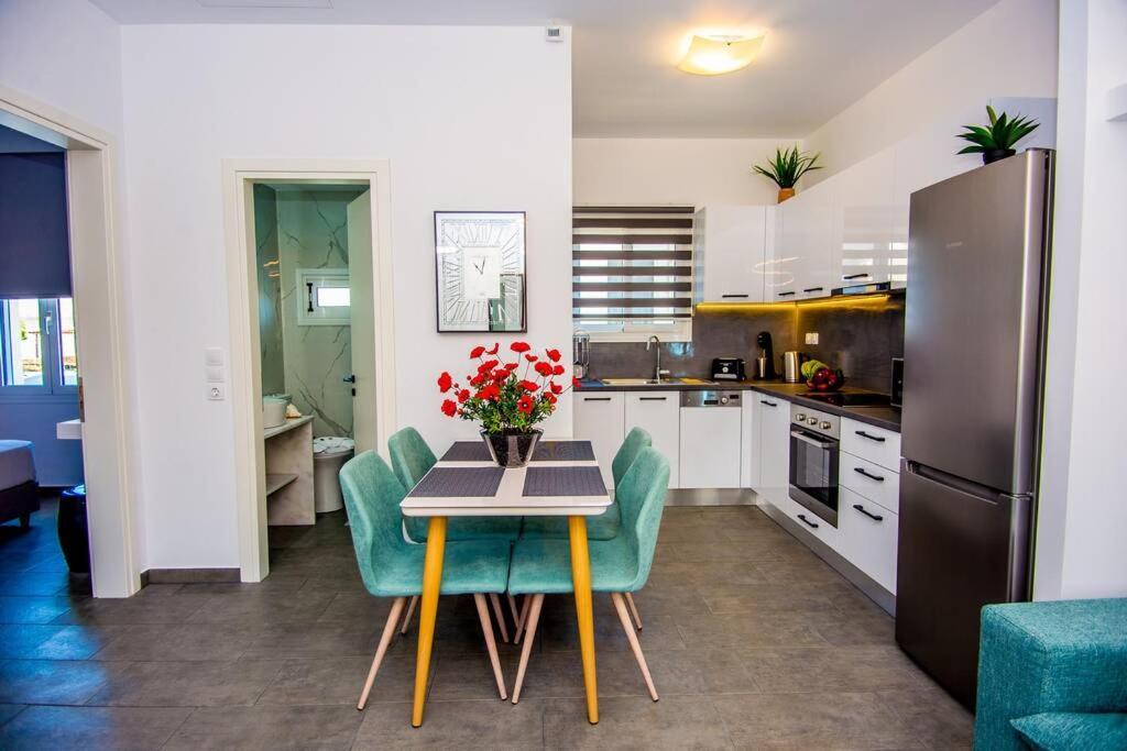 ארגוסטולי Avocado Villa Offering Peace And Relaxation מראה חיצוני תמונה