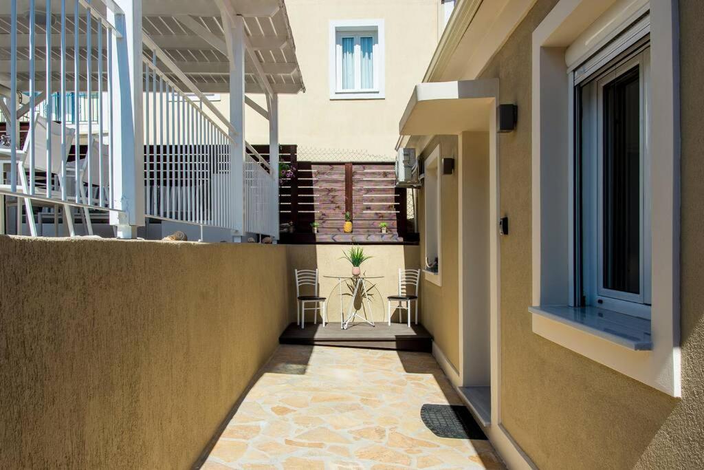 ארגוסטולי Avocado Villa Offering Peace And Relaxation מראה חיצוני תמונה